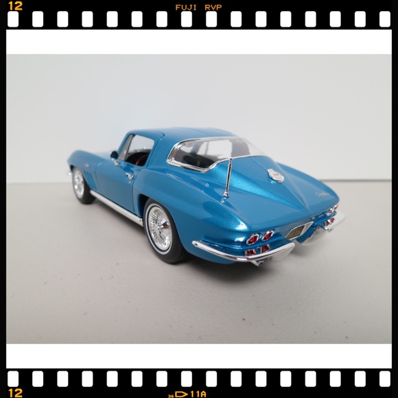 1:18~Maisto~1965~C2~Corvette~Stingray~Diecast~ - Picture 3 of 8